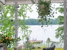 terassilta järvinäkymää