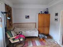 1.Makkuukamari / oikealla olohuoneen ovi