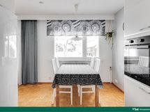 Keittiön yhteydessä ruokailutila
