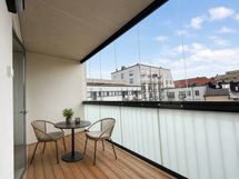 Tilava n. 7,5 m2 eteläparveke
