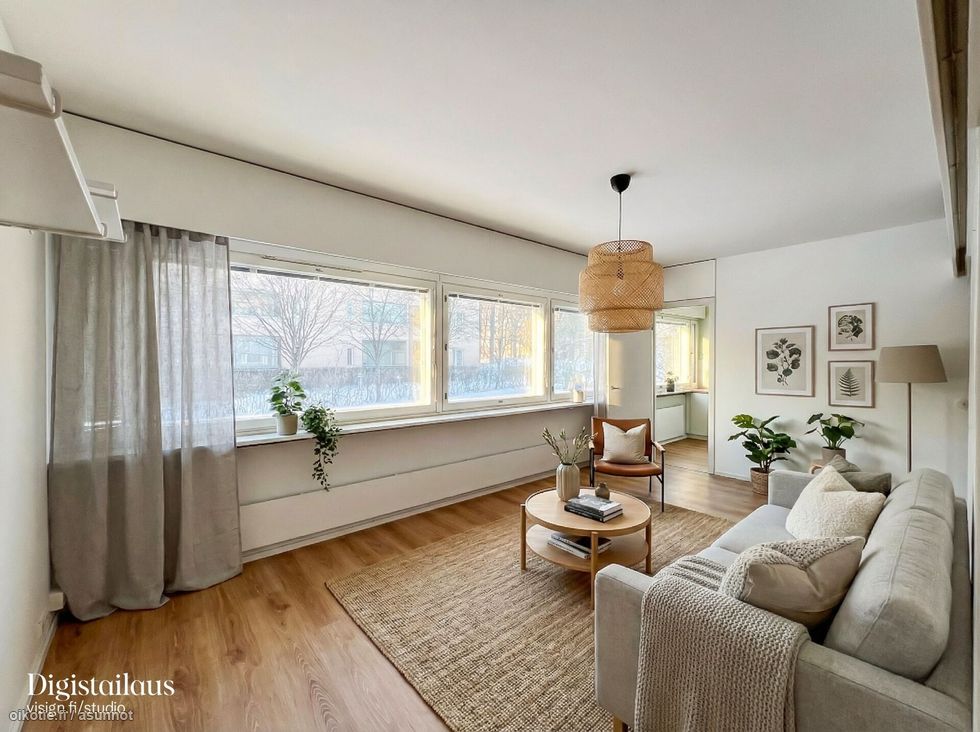 Valoisa ja hyväpohjainen yksiö peruskorjatussa hissitalossa. Loistava sijainti.