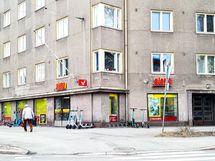 Lähikauppa on vain kahden minuutin kävelyn päässä.