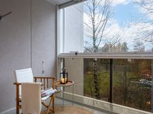 Suuri parveke. Julkisivu- ja parvekeremontti juuri valmistunut.