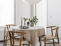 Malliasunnon A32 ruokapöytä