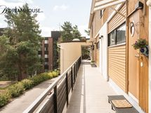 Asunto sijaitsee luhtitalon ylimmissä kerroksissa