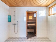 yläkerran kylpyhuone