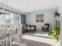 Olohuone markiisi ylhäällä