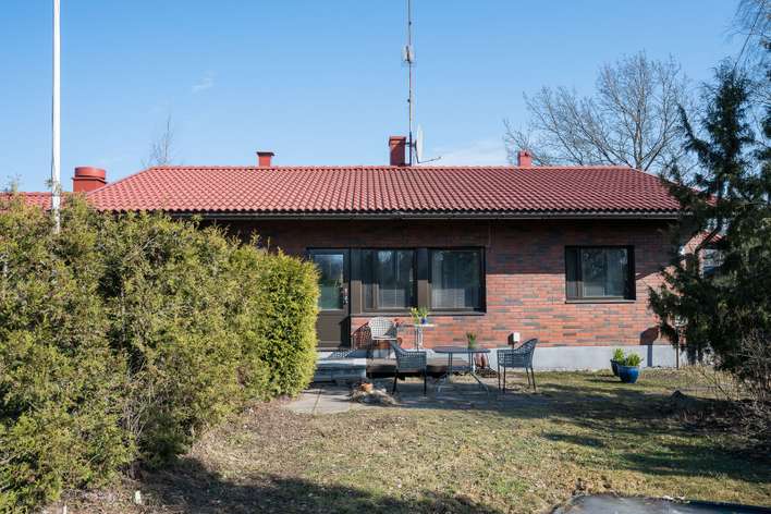Omakotitalo, 3-4mh, oh, k, kph, s, 2wc, vh, harrastetila, työtila, khh, autotalli, varasto , 115/220 m², Puistola - Näkymä 3