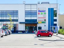Kauppakeskus Saari sijaitsee alle 10 minuutin kävelymatkan päässä