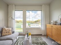 Uusi ja vanha kohtaavat luontevasti YIT:n rakennuttaman modernin rivitalon sisustuksessa.