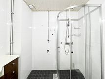 Kylpyhuoneessa on paikka pesukoneelle.