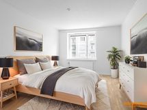 Todella tilava makuuhuone 1