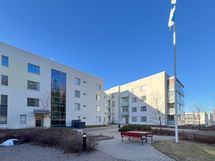 Vuonna 2016 rakennettu yhtiö upeiden ulkoilureittien ja hyvien palvelujen äärellä.