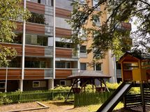 Sisäpihalla leikkipaikka