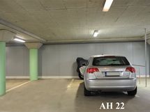 Autohallipaikan pinta-ala n. 10 m²  