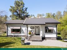 1961 rakennettu, talossa yhteensä 84 m2, rak.oikeutta järjellä 126 n2