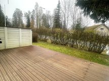 aurinkoinen piha etelään