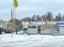 Munkkivuoren ostari palveluineen n. 600m päässä.