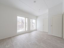 Yläkerran oleskelu-työ-makuuhuone, vaatehuone