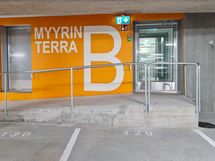 Ruukkupolun Parkki, sisäänkäynti A-rappuun