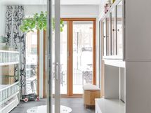 Makuuhuoneesta käynti viherhuoneeseen