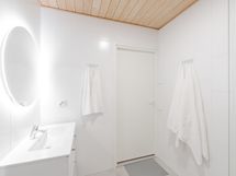 Yläkerran kylpyhuone