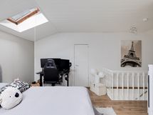 Kylmää varastotilaa oven takana/ Kallt förrådsutrymmen bakom dörren