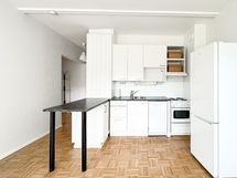 Keittiön varustukseen kuuluu mm. astianpesukone