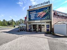 Lähimpään kauppaan kävelee muutamassa minuutissa.