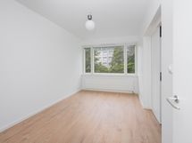 Makuuhuone 2, jossa vaatehuone.