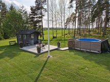 Pihasauna ja uima-allas