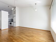 Olohuoneesta keittiöönpäin