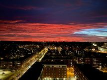 Omistajan oma kuva ikkunasta illalla