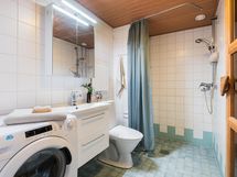 Pelikaappi, allaslaatikosto ja wc-istuin uusittu 2022