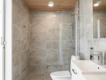 Alakerran kylpyhuone