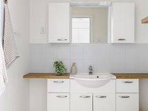 Alakerran erillis-wc