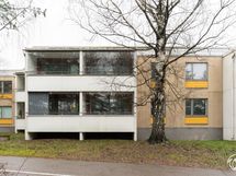 Taloyhtiö parvekkeen puolelta.