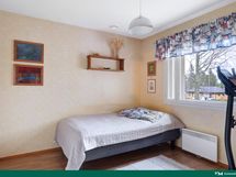 Makuuhuone eteisen vieressä.