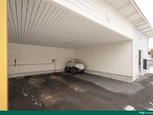 Autokatospaikka kuuluu asunnolle