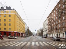 Helsinginkatu 11 vasemmalla