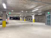 Autopaikat suojaisassa hallissa