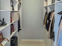 Walk-in-closet.
