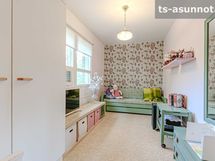 Yläkerran makuuhuone 2.