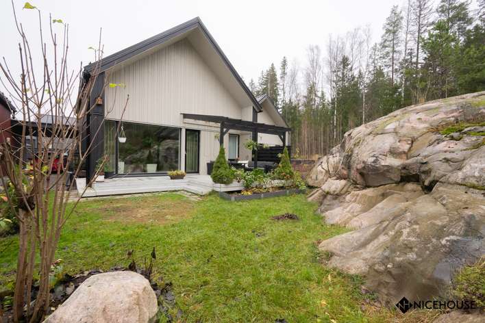 Huvila, 4h, avokeittiö, kph/s/kh-tila, erill.wc, vh, varasto, 92,5 m², Nikinmäki, Vantaa