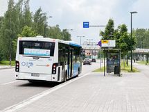 Bussipysäkille on matkaa alle 100 metriä.