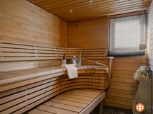 Sauna ja pesuhuone kellarikerroksessa