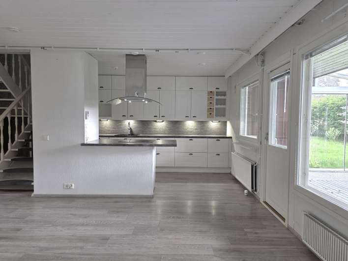 Omakotitalo, AK:oh,k,ph,s,wc,vh.YK:2-3mh,wc,vh,p, 86/130 m², Kausala, Iitti