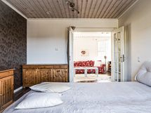 Pariovellinen makuuhuone tai voi olla myös kirjastohuone