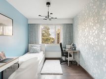 Toinen makuuhuoneista.