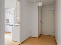 Eteisessä on lisää säilytystilaa.